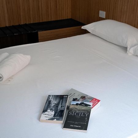 مبيت وإفطار راغوزا Sognalibro Bed And Books المظهر الخارجي الصورة